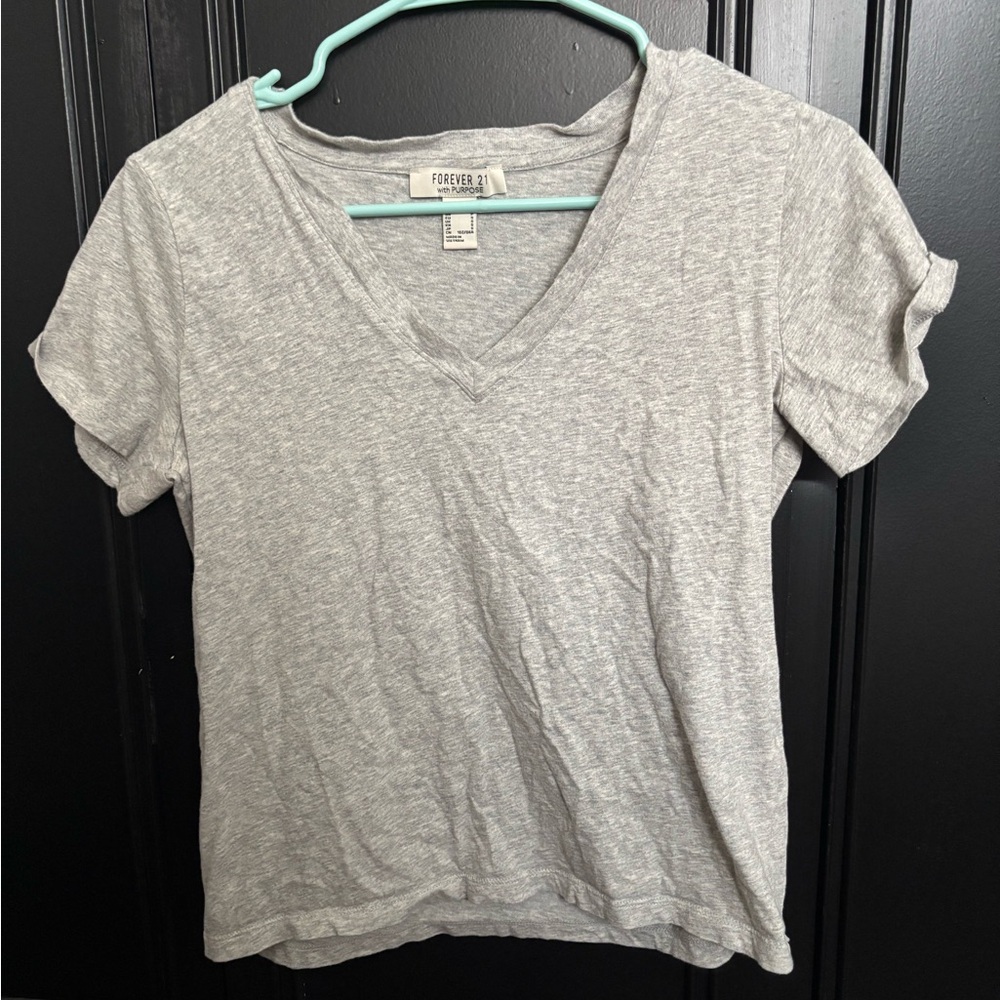 Forever 21 Light Gray V-Neck Short Sleeve Tee